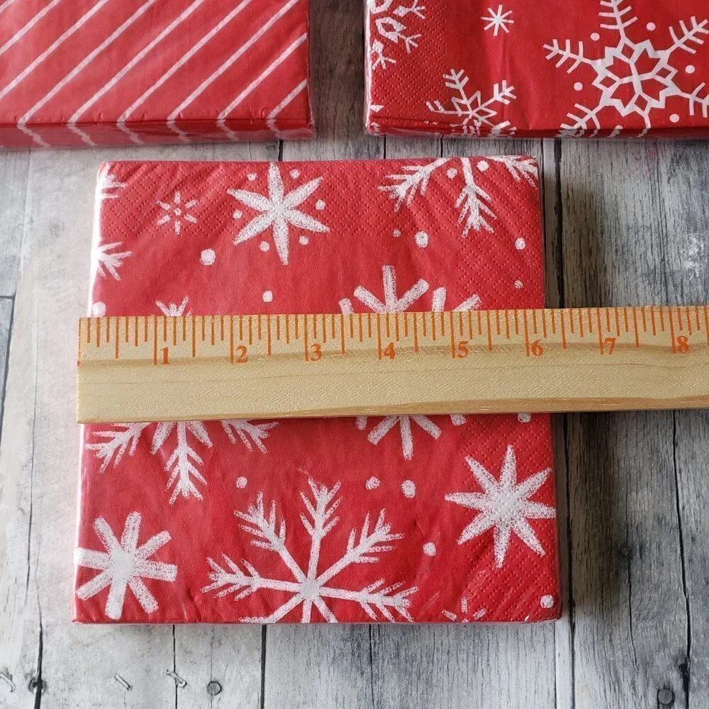 NWT - Red and White Snowflake Paper Napkins luncheon napkins (60)